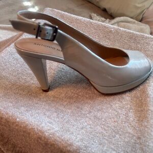 Antonio Melani off-white heels, size 8M, 3-1/2” heels.
